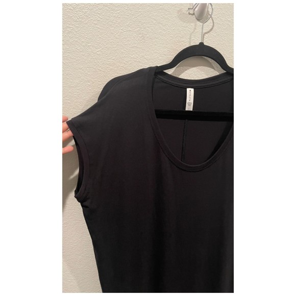 ATHELTA Round Neck Short Sleeve Black Top - Picture 3 of 4